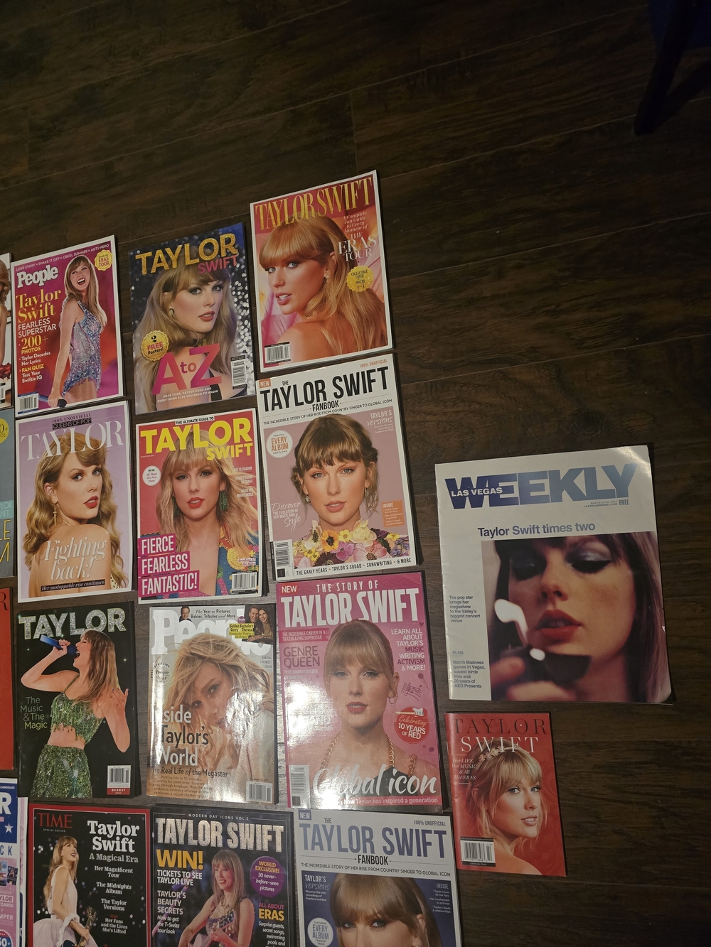 Taylor Swift | HUGE Magazine Collection 5 (18) - Picture 4 of 5